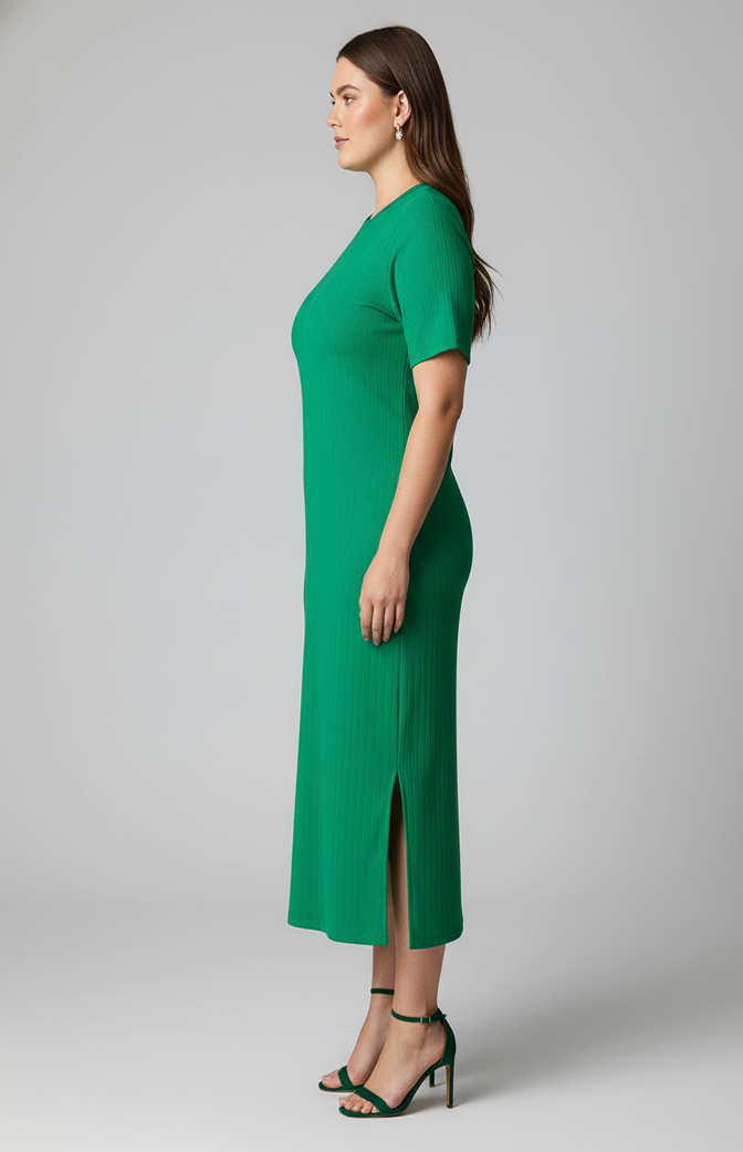 Vestido Midi Plus Size Canelado Verde com Manga e Fenda Lateral – Conforto & Elegância