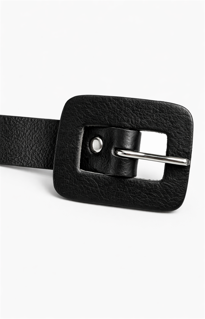 Cinto Preto em Couro Sintético – Clássico, elegante e indispensável