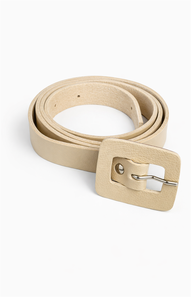Cinto Bege em Couro Sintético – Elegância neutra e versatilidade