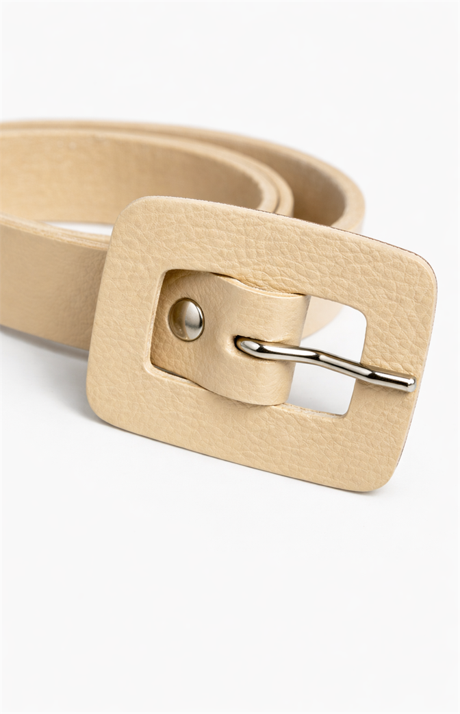 Cinto Bege em Couro Sintético – Elegância neutra e versatilidade