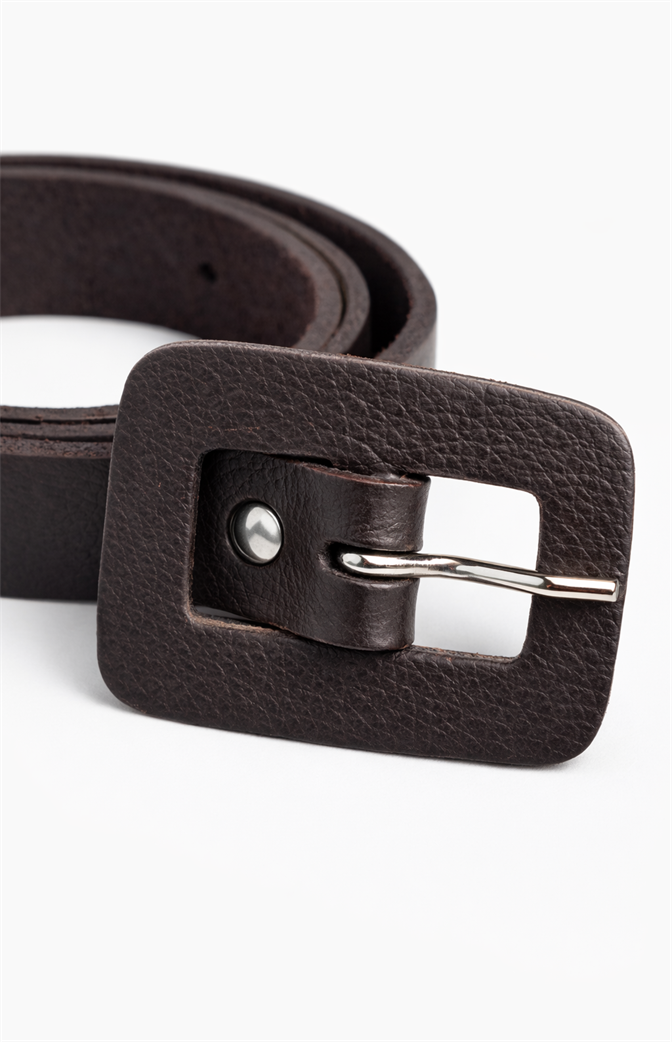 Cinto Marrom em Couro Sintético – Sofisticação clássica e versatilidade
