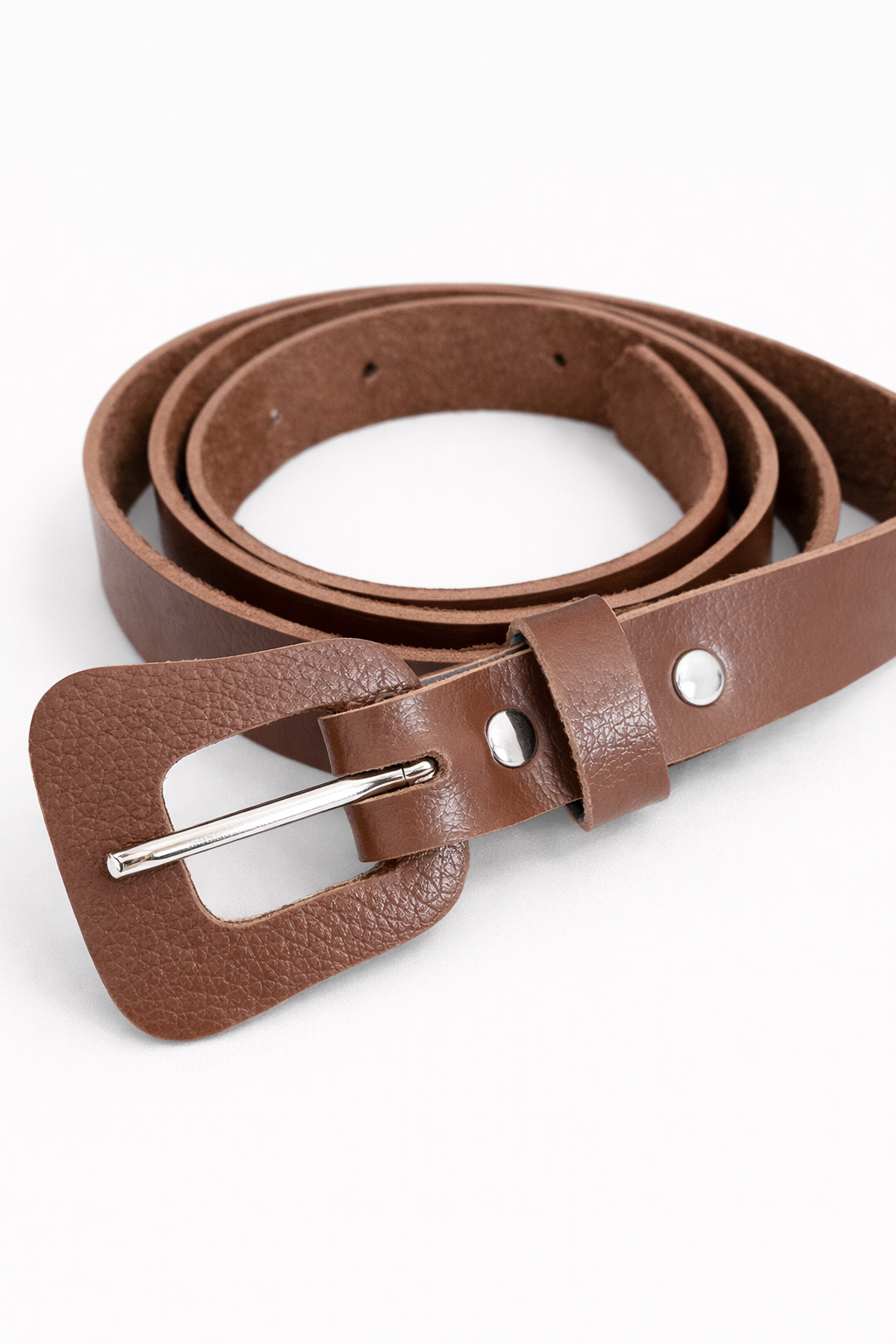Cinto Marrom em Couro Sintético – Clássico, moderno e versátil