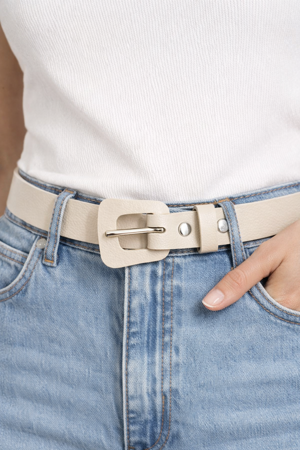 Cinto Bege Claro em Couro Sintético – Leve, elegante e versátil