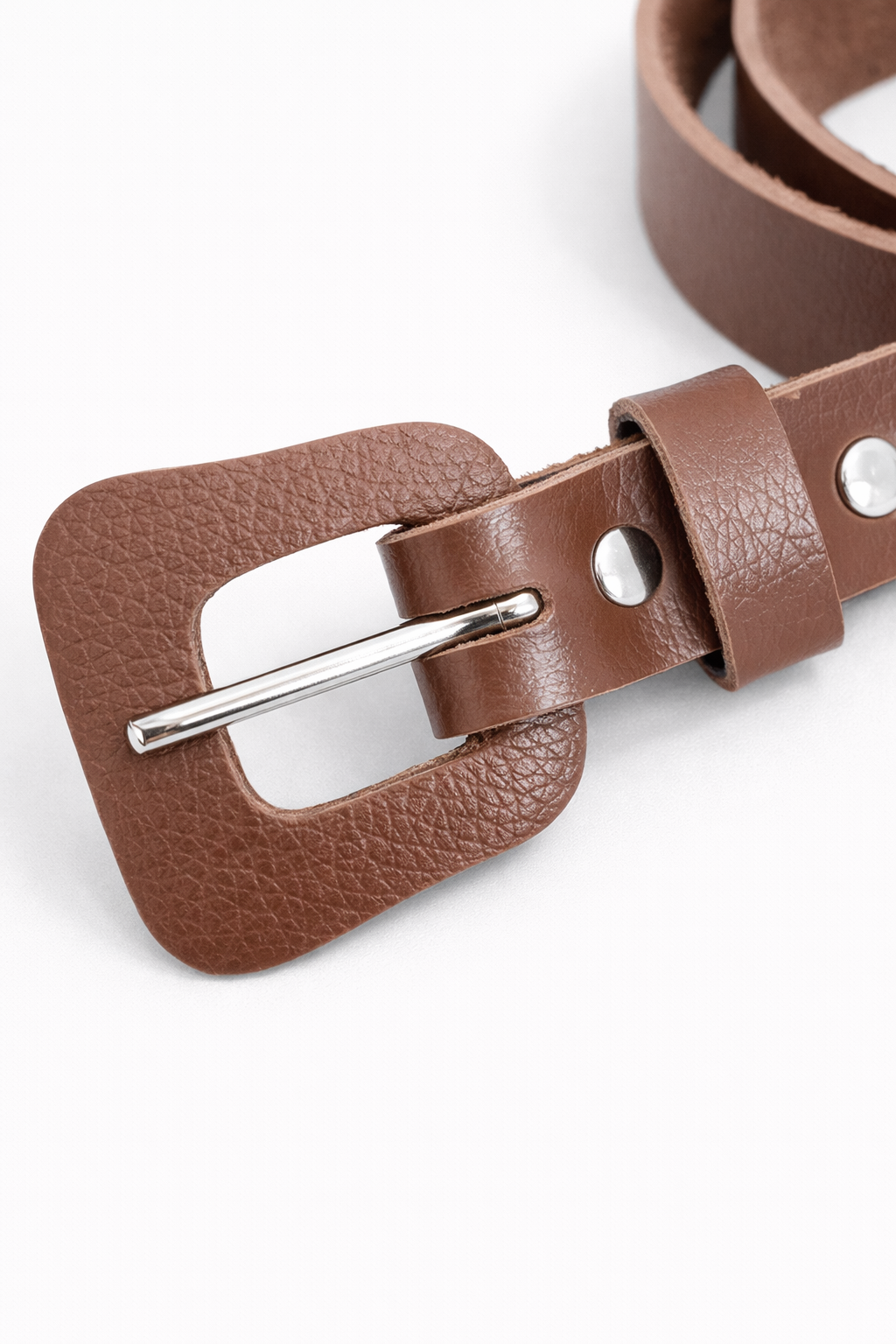 Cinto Marrom em Couro Sintético – Clássico, moderno e versátil
