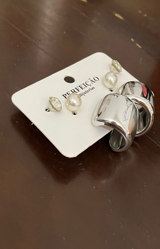 Kit 3 Pares de Brincos Femininos Prateados – Argola Larga Metalizada, Pérola Clássica e Ponto de Luz Cristal