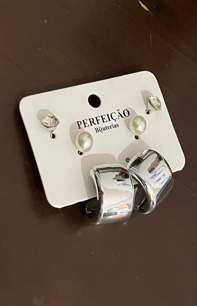 Kit 3 Pares de Brincos Femininos Prateados – Argola Larga Metalizada, Pérola Clássica e Ponto de Luz Cristal
