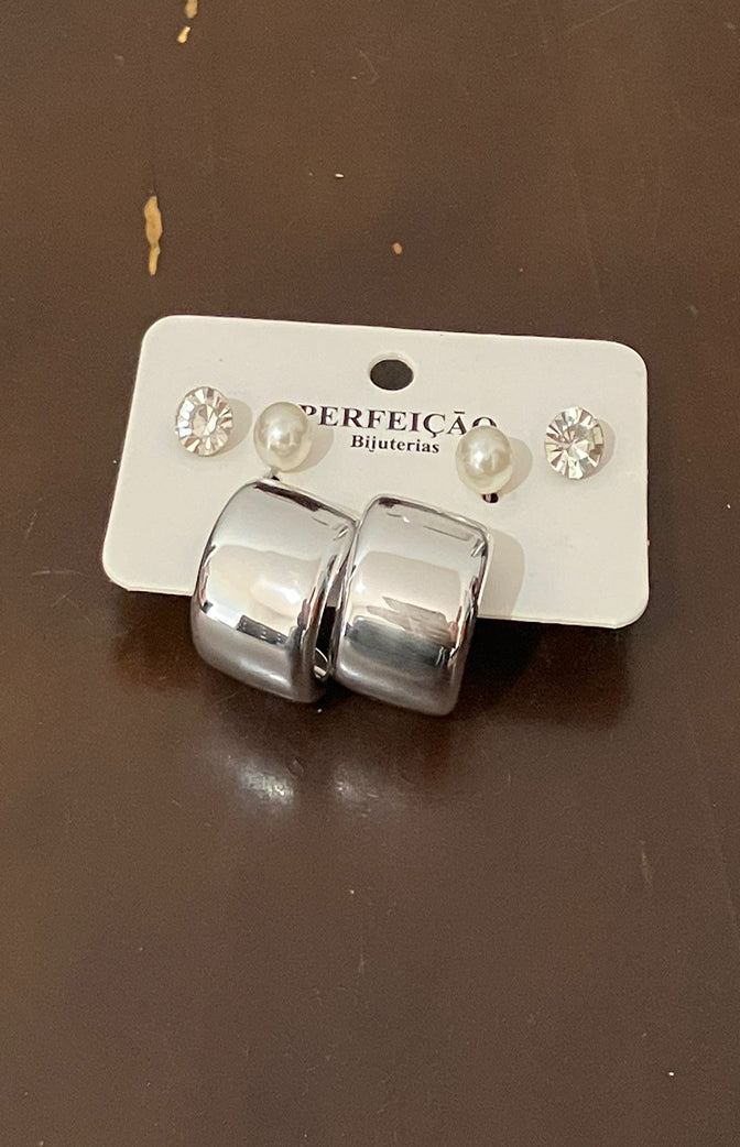 Kit 3 Pares de Brincos Femininos Prateados – Argola Larga Metalizada, Pérola Clássica e Ponto de Luz Cristal