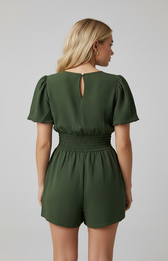 Macaquinho Zhavi Verde Elegance – Manga Curta, Cintura Marcada & Caimento Premium